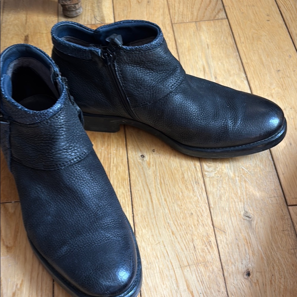 Black Leather Chukka Boots with Minimalist Design